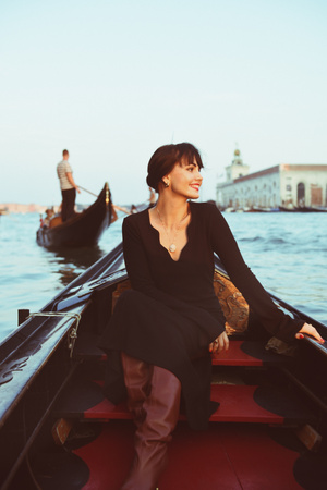 SUKIENKA SCARLET CZARNA