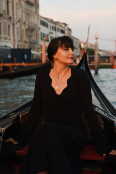 SUKIENKA SCARLET CZARNA